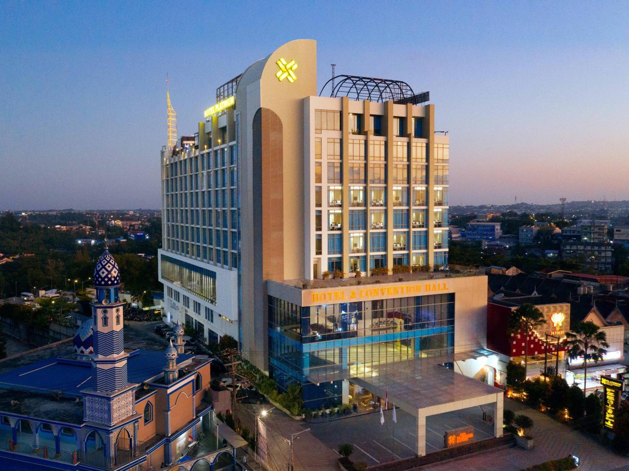 Platinum Hotel & Convention Hall Balikpapan Баликпапан Экстерьер фото