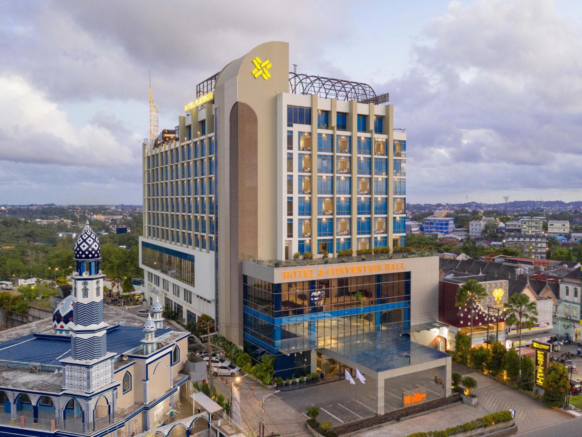 Platinum Hotel & Convention Hall Balikpapan Баликпапан Экстерьер фото